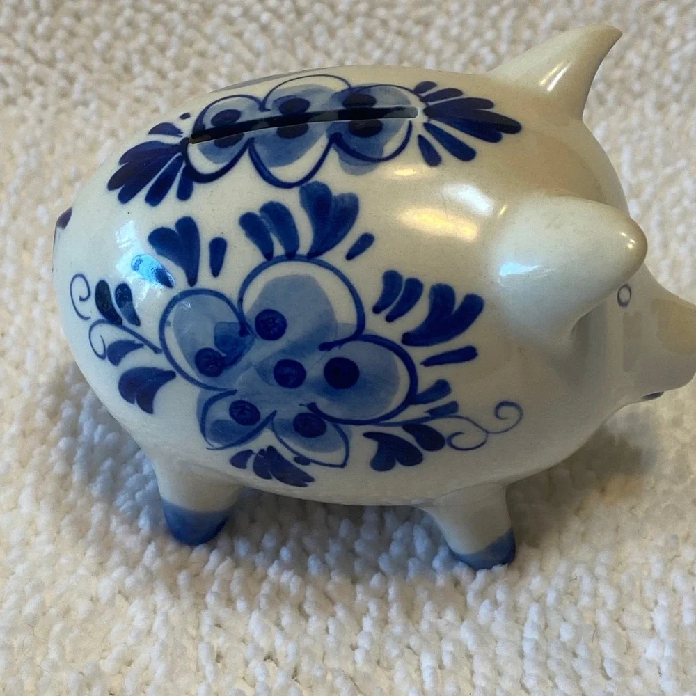 The Unbranded Brand adorable piggy